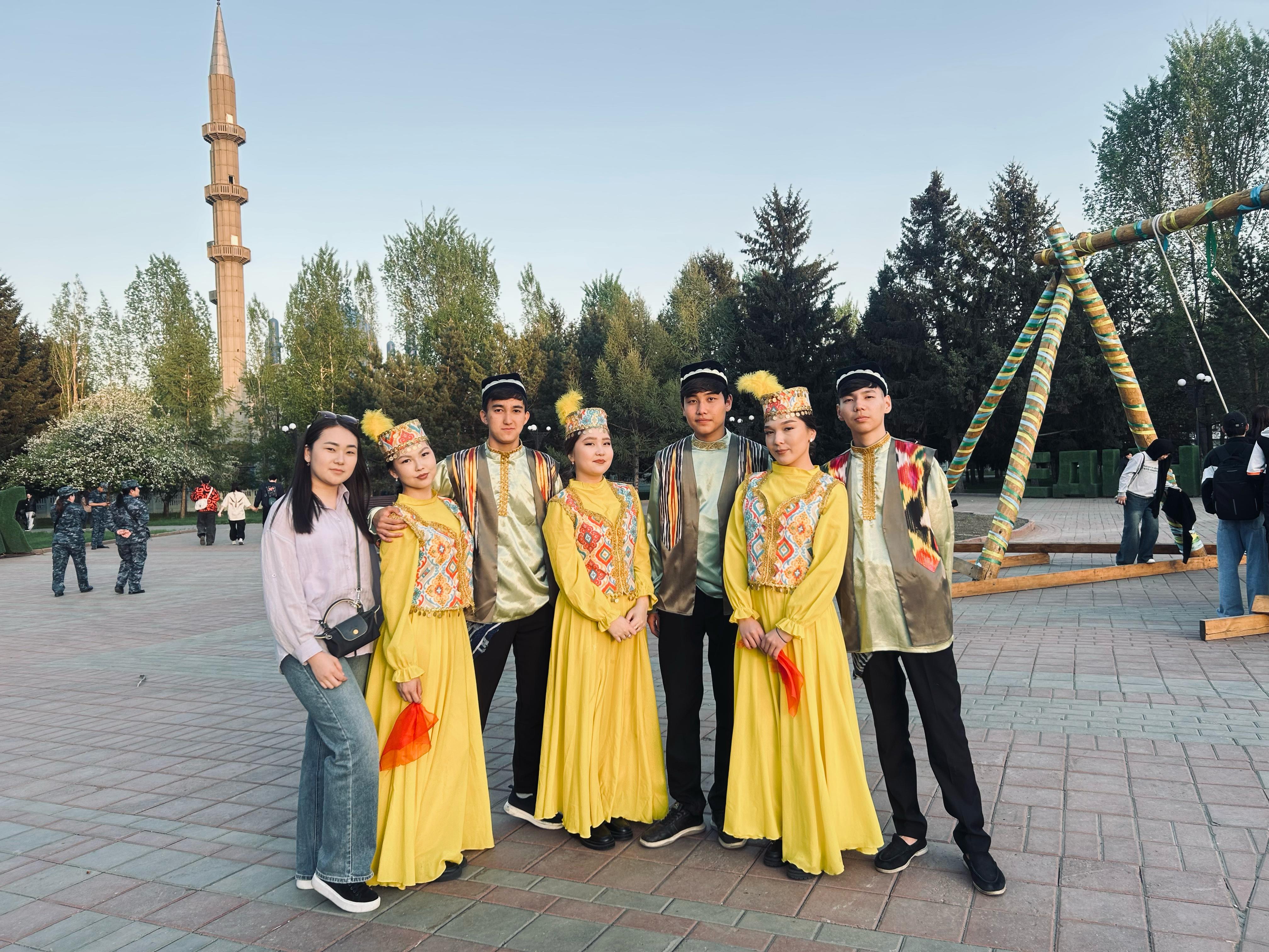 Студенческий фестиваль «Достық толқынында»